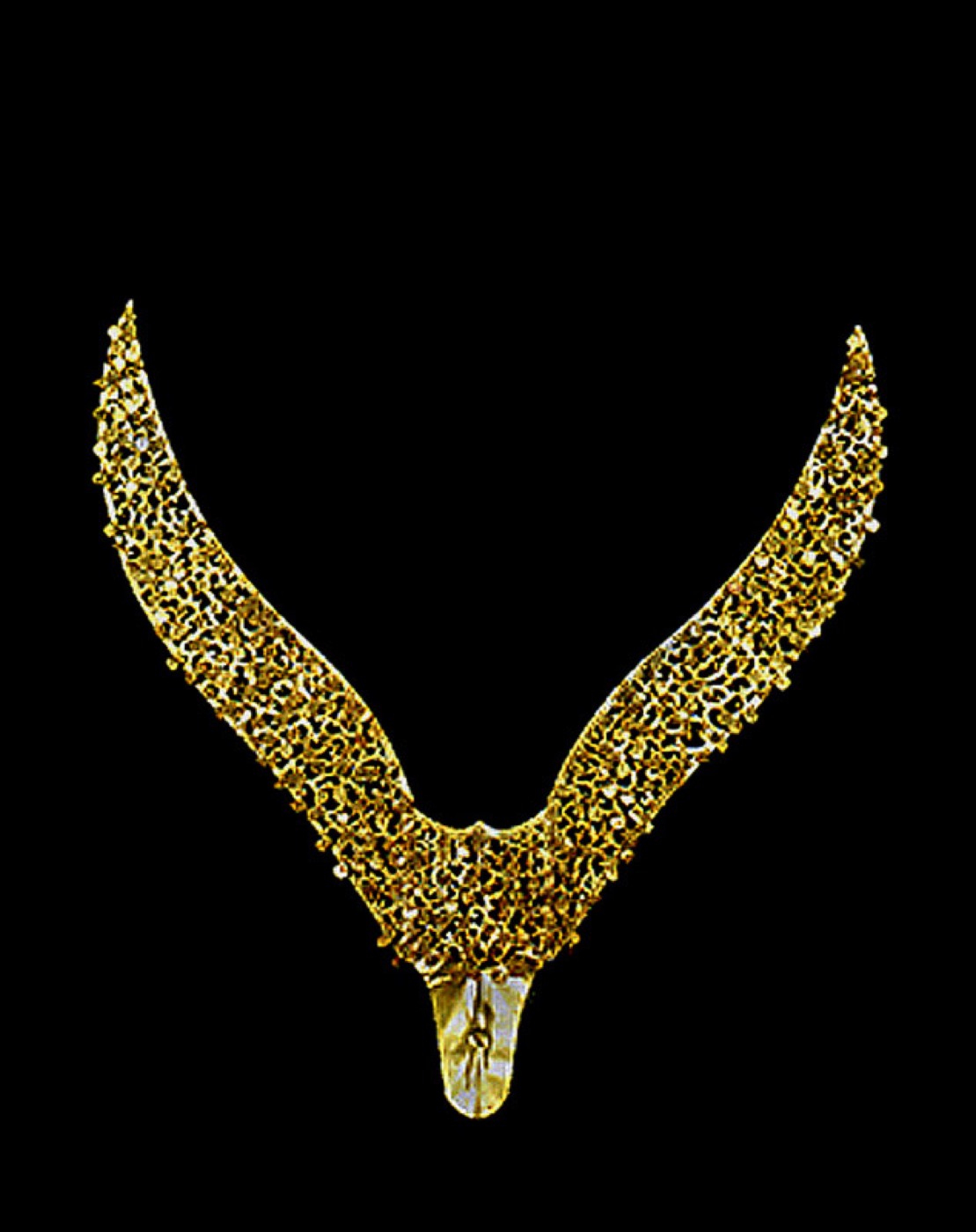 Gold cap ornament from Cheonmachong shaped like a pair of upswept bird wings, its openwork surface covered with spangles. It was worn standing up at the front of a cap.